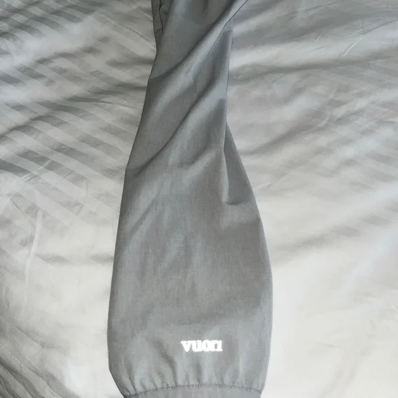 Vuori Outdoor Trainer Shell Gray Full Zip Hooded Jacket - Picture 4 of 7